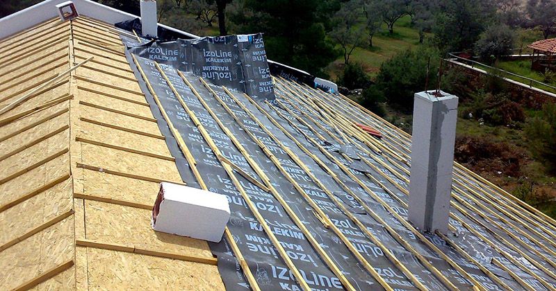 Doğanlar EPDM Kauçuk Çatı – OSB üzerine serilmiş nefes alan su yalıtım örtüsü ve çıtalama